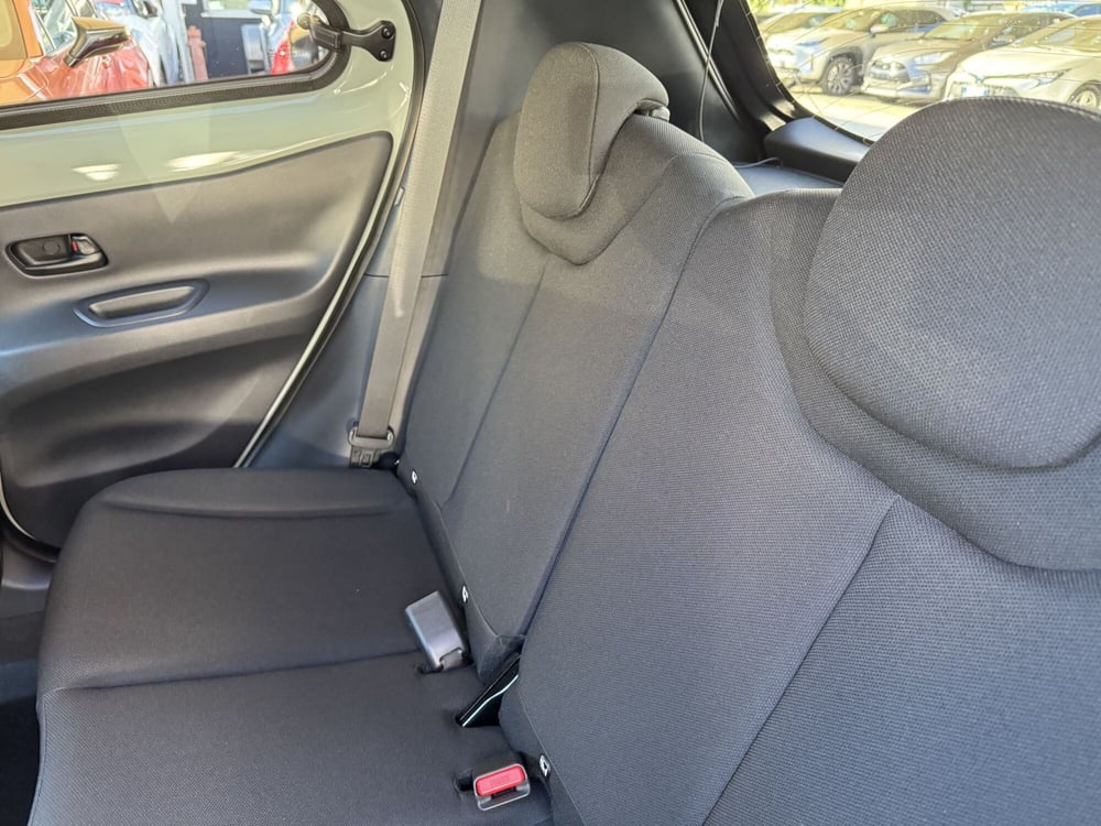 Toyota Aygo X nuova a Como (7)