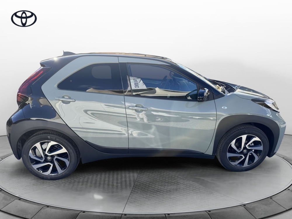 Toyota Aygo X nuova a Como (9)