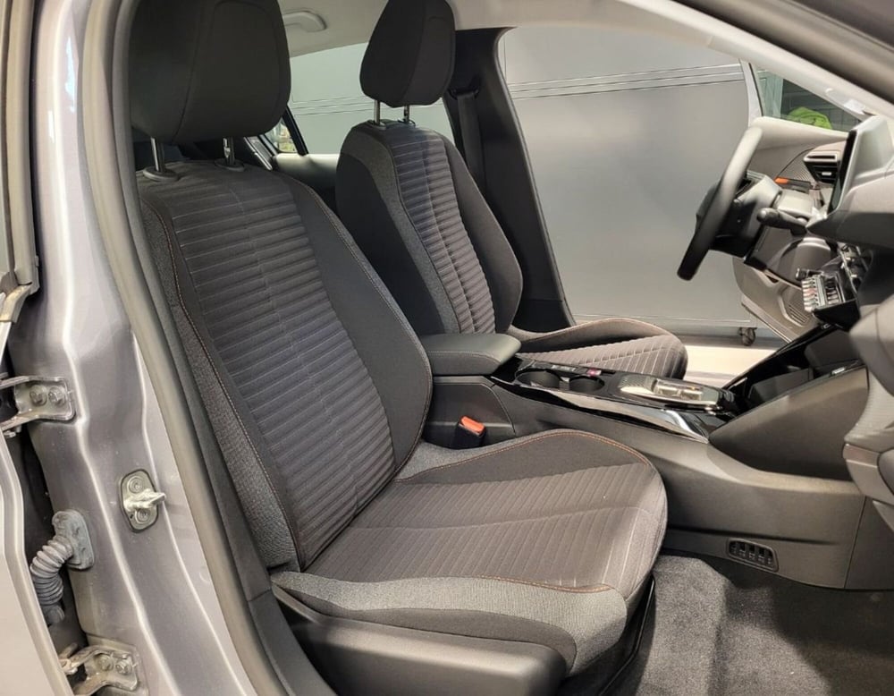 Peugeot 208 nuova a Ferrara (11)
