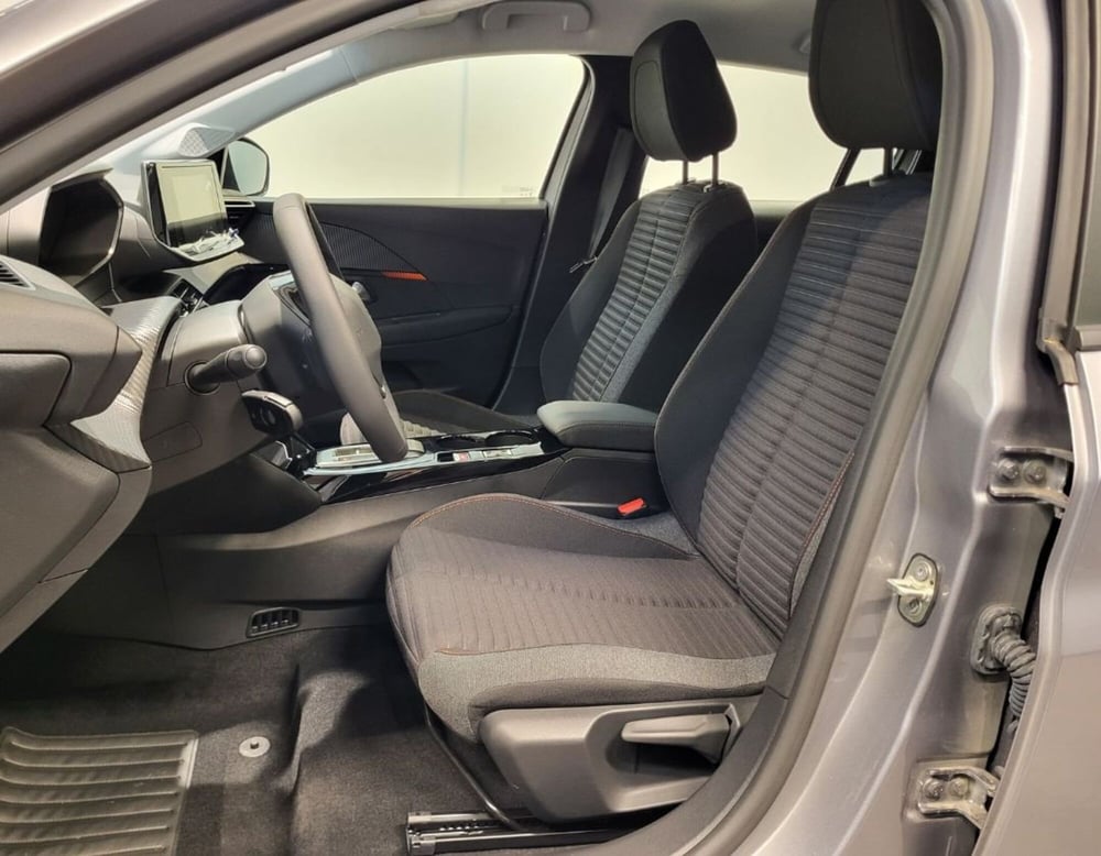 Peugeot 208 nuova a Ferrara (13)