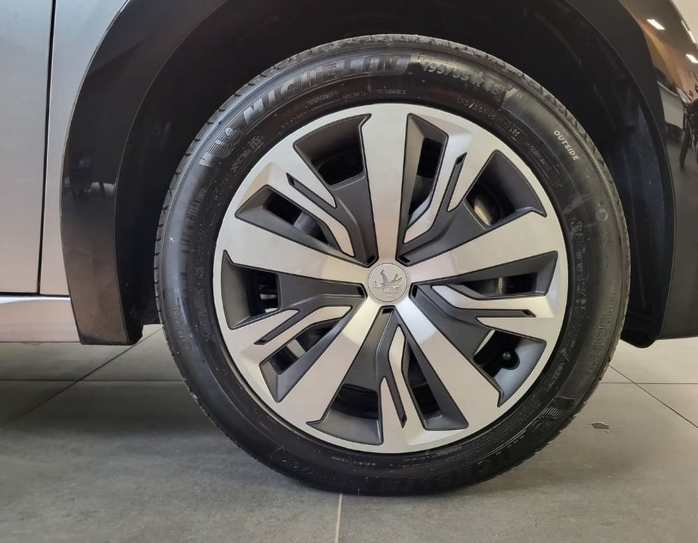 Peugeot 208 nuova a Ferrara (18)
