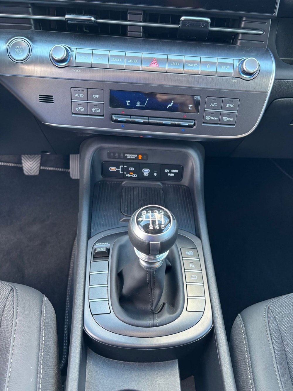 Hyundai Kona nuova a Lucca (15)
