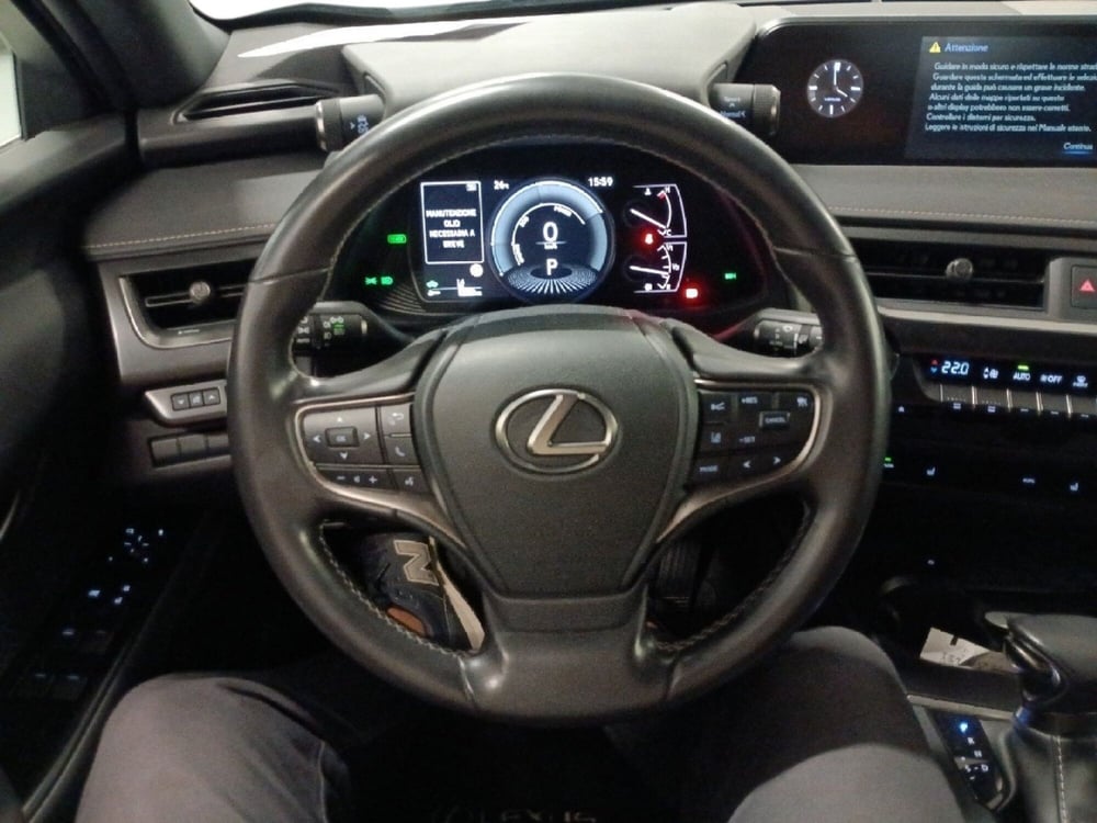 Lexus UX usata a Milano (10)