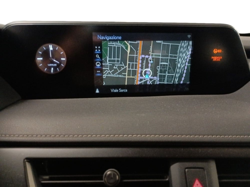 Lexus UX usata a Milano (12)