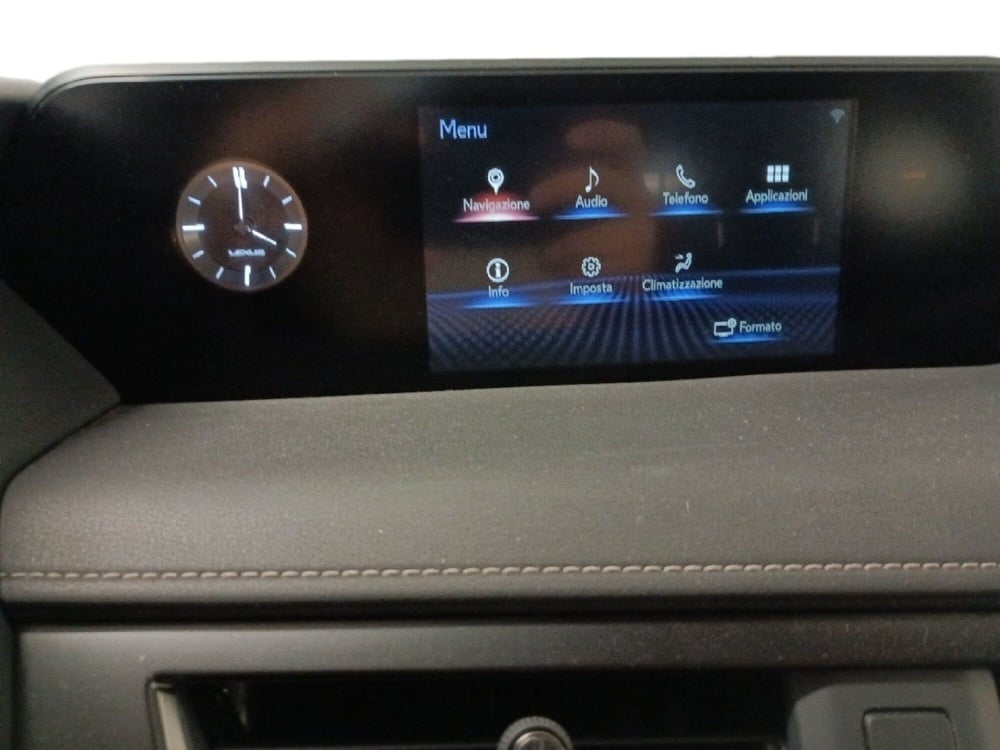 Lexus UX usata a Milano (13)