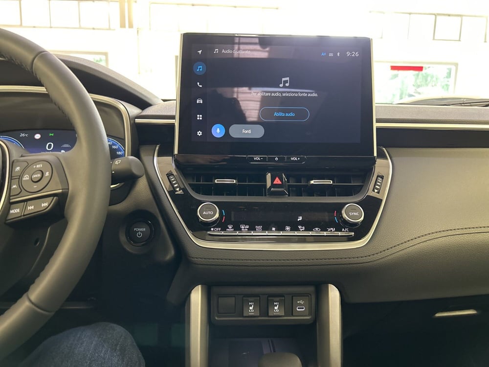 Toyota Corolla Cross Hybrid nuova a Bologna (13)