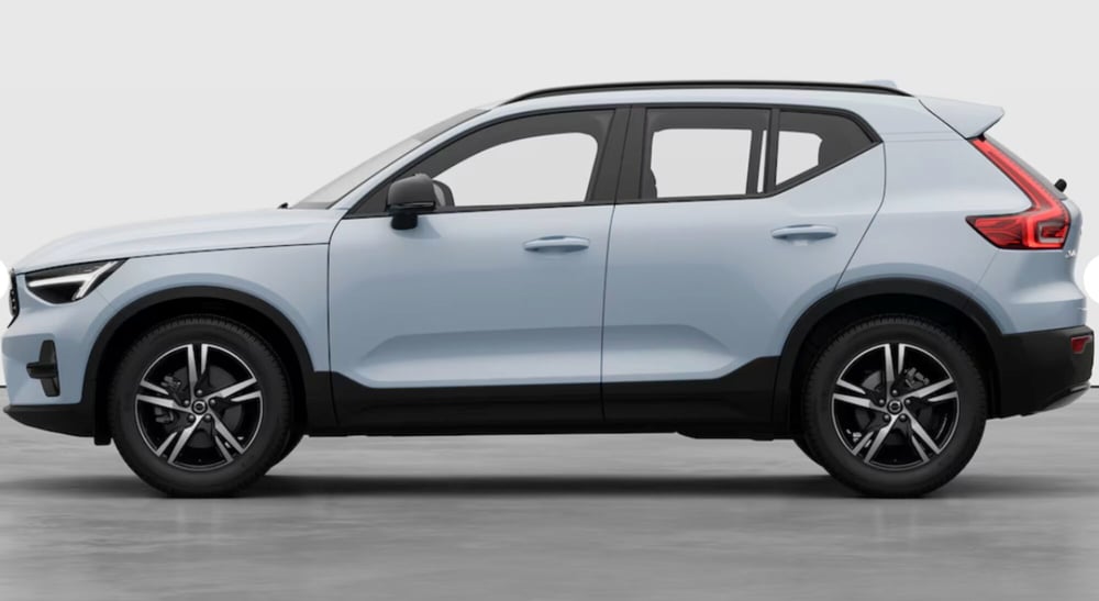 Volvo XC40 nuova a Parma (2)