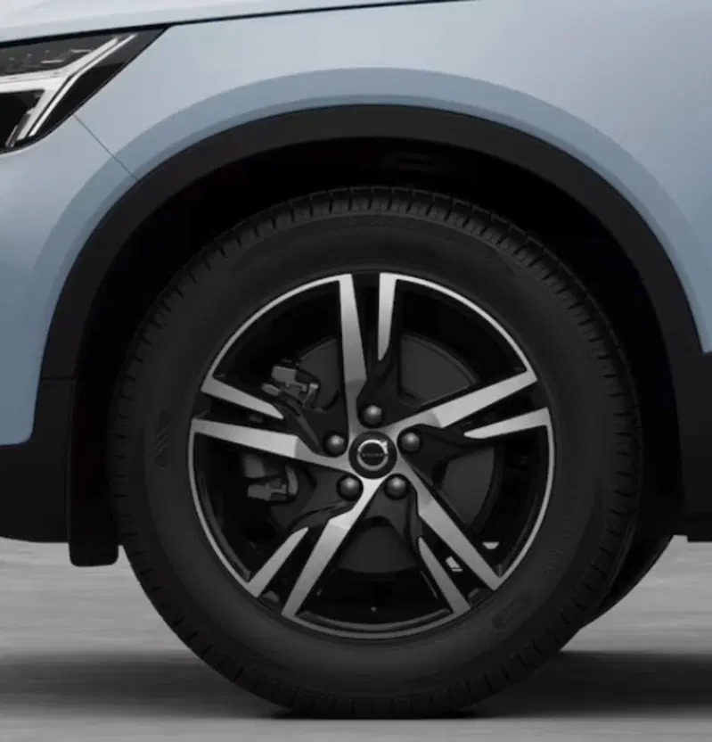 Volvo XC40 nuova a Parma (3)