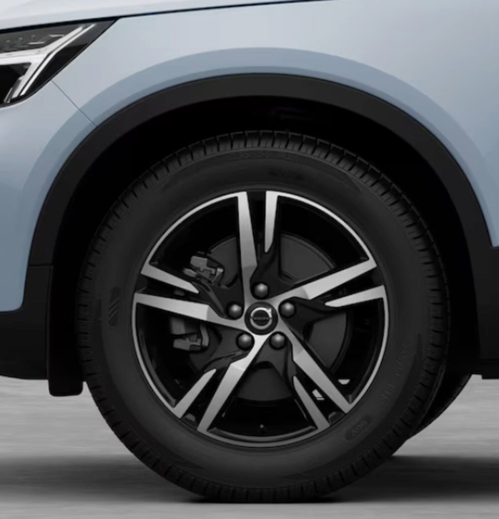 Volvo XC40 nuova a Parma (3)