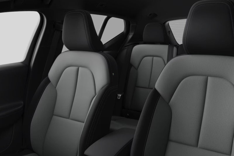 Volvo XC40 nuova a Parma (4)