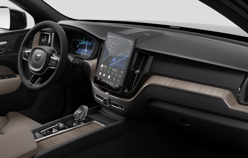 Volvo XC60 nuova a Parma (3)