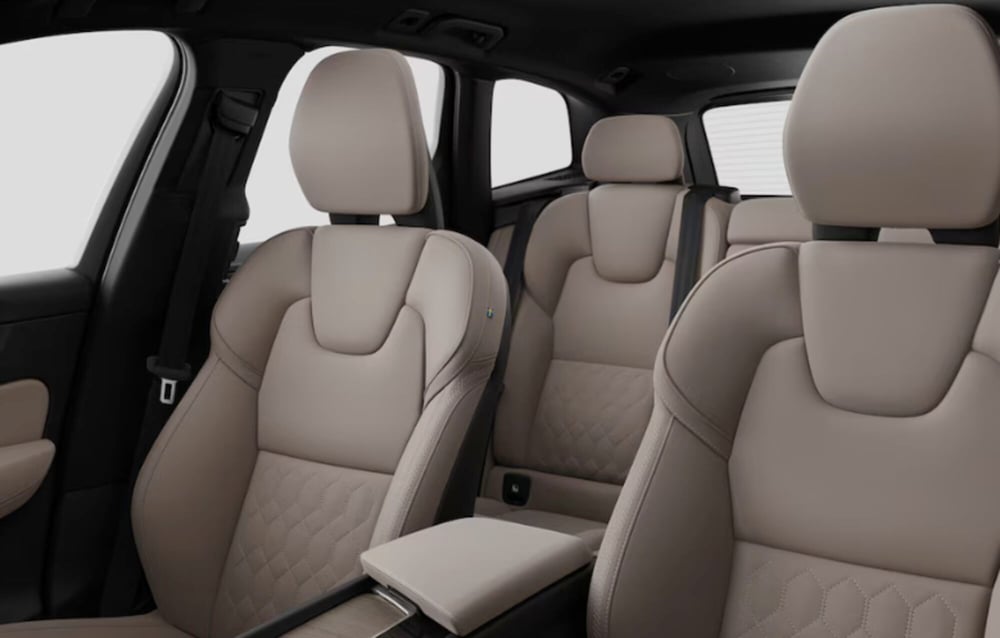Volvo XC60 nuova a Parma (4)