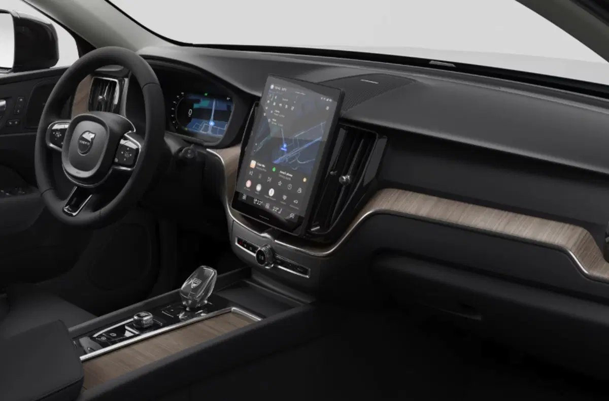 Volvo XC60 nuova a Parma (4)