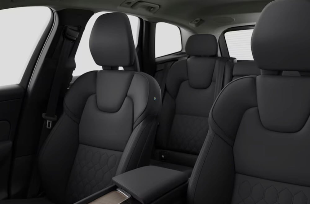 Volvo XC60 nuova a Parma (5)