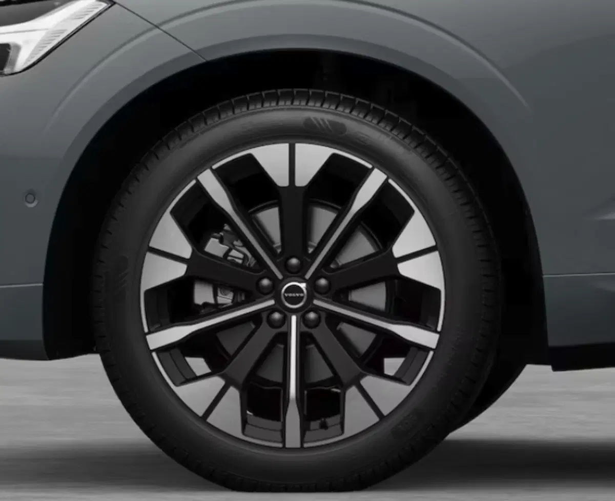 Volvo XC60 nuova a Parma (2)