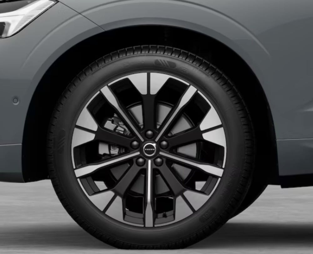 Volvo XC60 nuova a Parma (2)