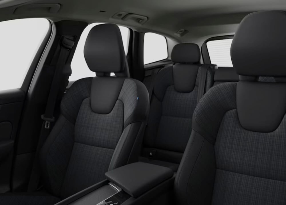 Volvo XC60 nuova a Parma (4)