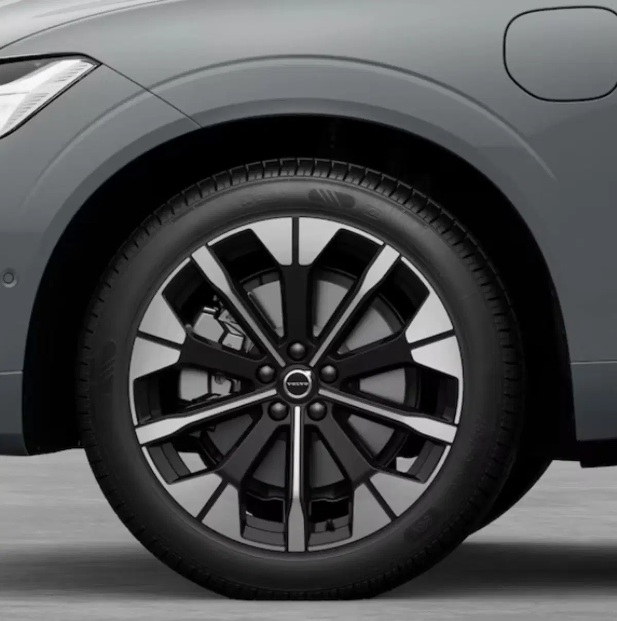 Volvo XC60 nuova a Parma (3)