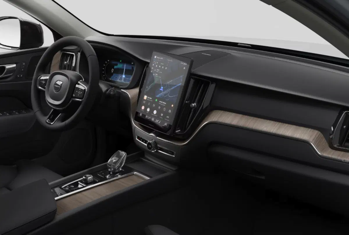 Volvo XC60 nuova a Parma (4)