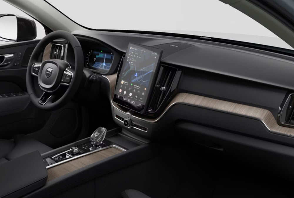 Volvo XC60 nuova a Parma (4)
