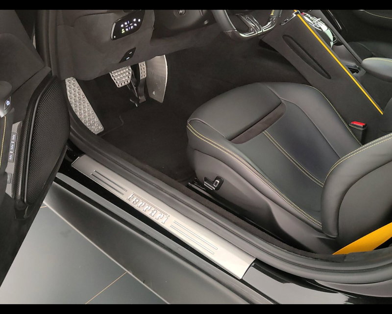 Ferrari Roma Spider usata a Verona (16)