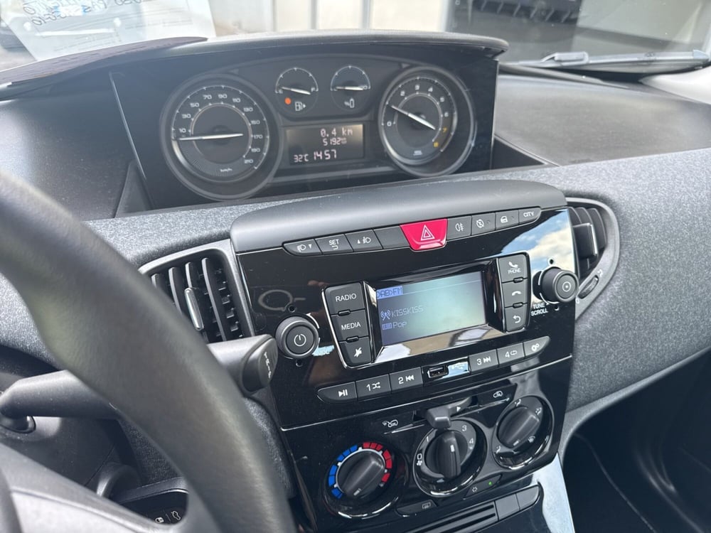 Lancia Ypsilon usata a Ferrara (12)