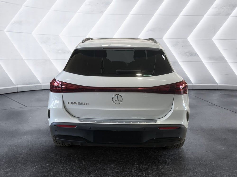 Mercedes-Benz EQA usata a Napoli (7)