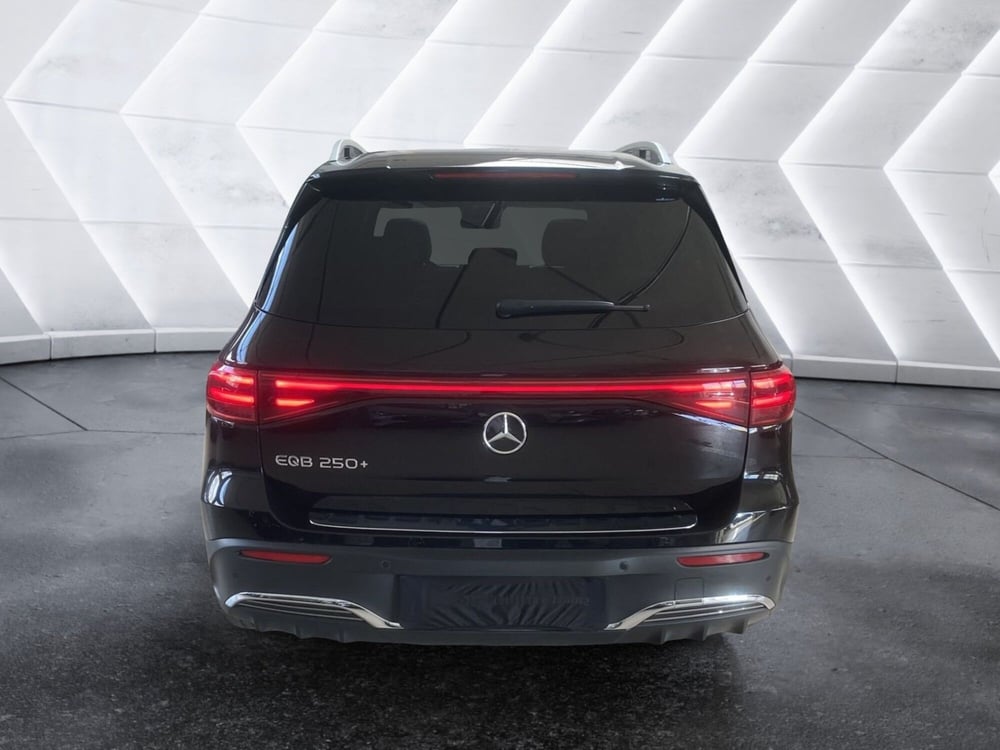 Mercedes-Benz EQB usata a Napoli (10)