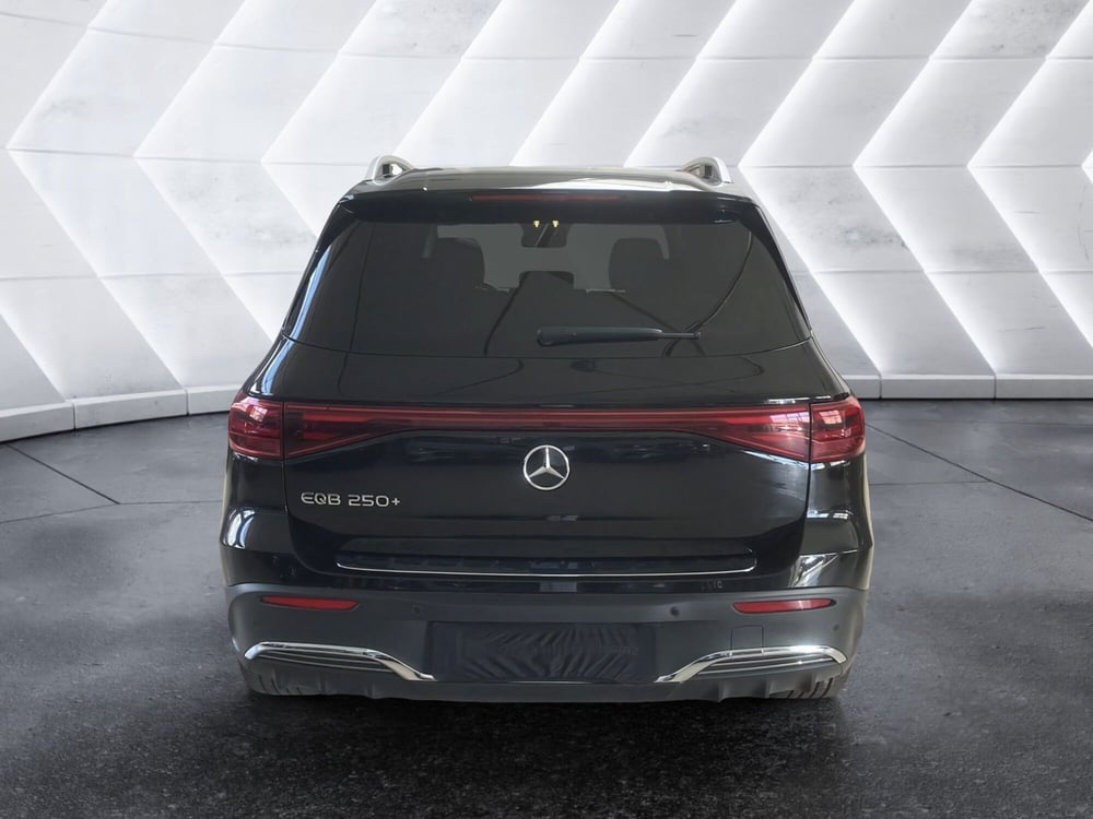Mercedes-Benz EQB usata a Napoli (6)