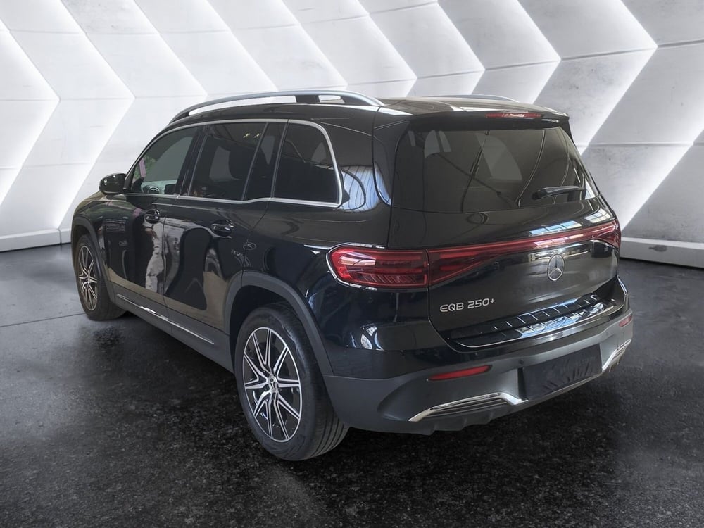 Mercedes-Benz EQB usata a Napoli (8)