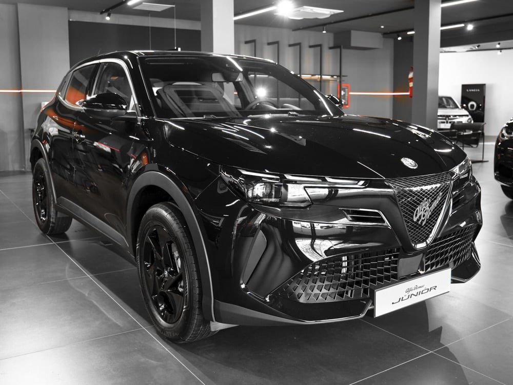 Alfa Romeo Junior nuova a Prato