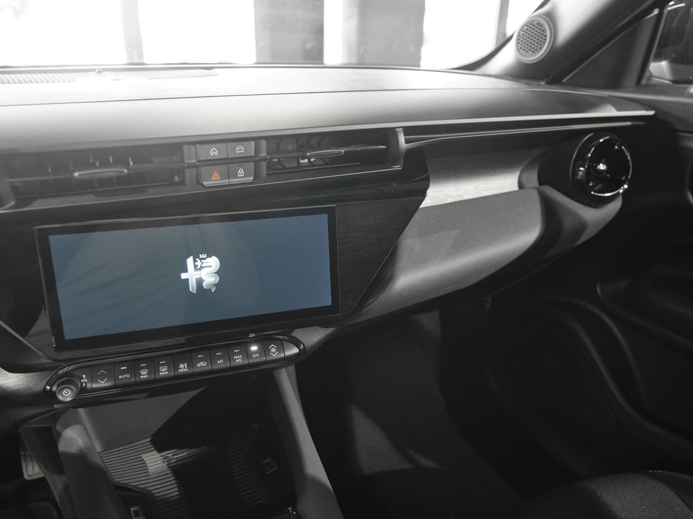 Alfa Romeo Junior nuova a Prato (9)
