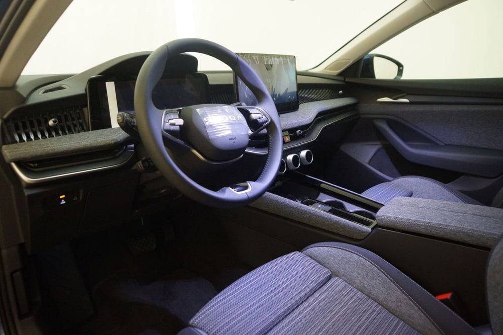 Skoda Superb nuova a Torino (17)