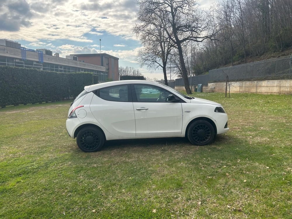 Lancia Ypsilon usata a Salerno (11)