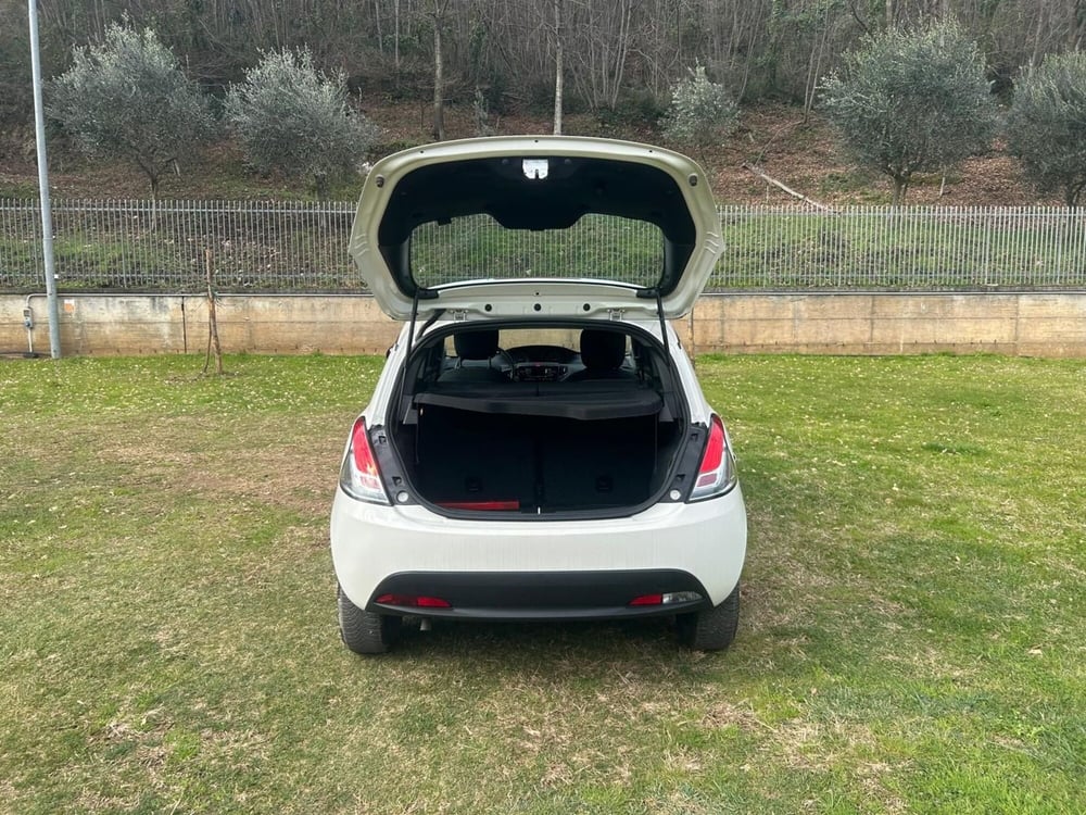 Lancia Ypsilon usata a Salerno (13)