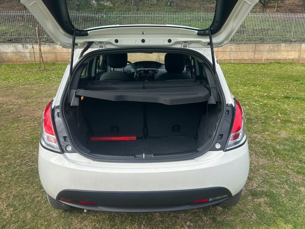 Lancia Ypsilon usata a Salerno (14)