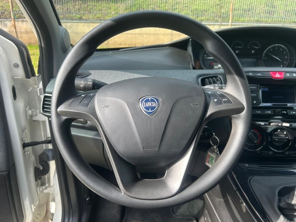 Lancia Ypsilon usata a Salerno (15)