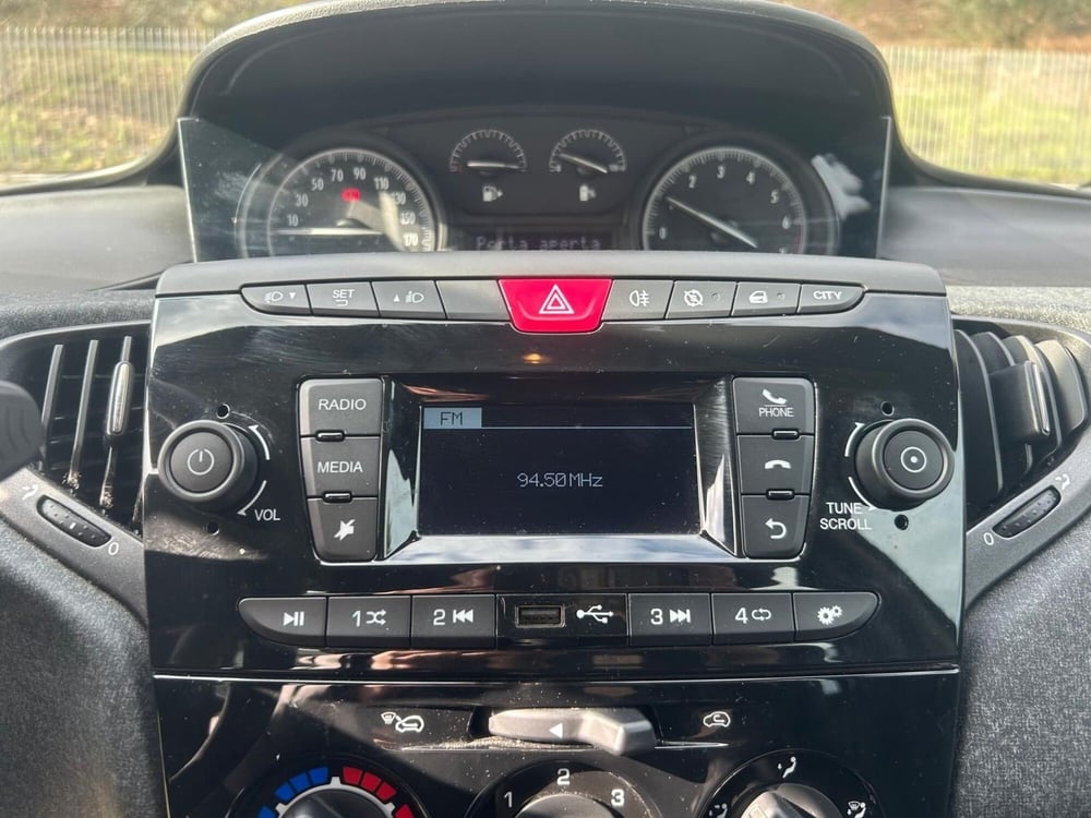 Lancia Ypsilon usata a Salerno (16)