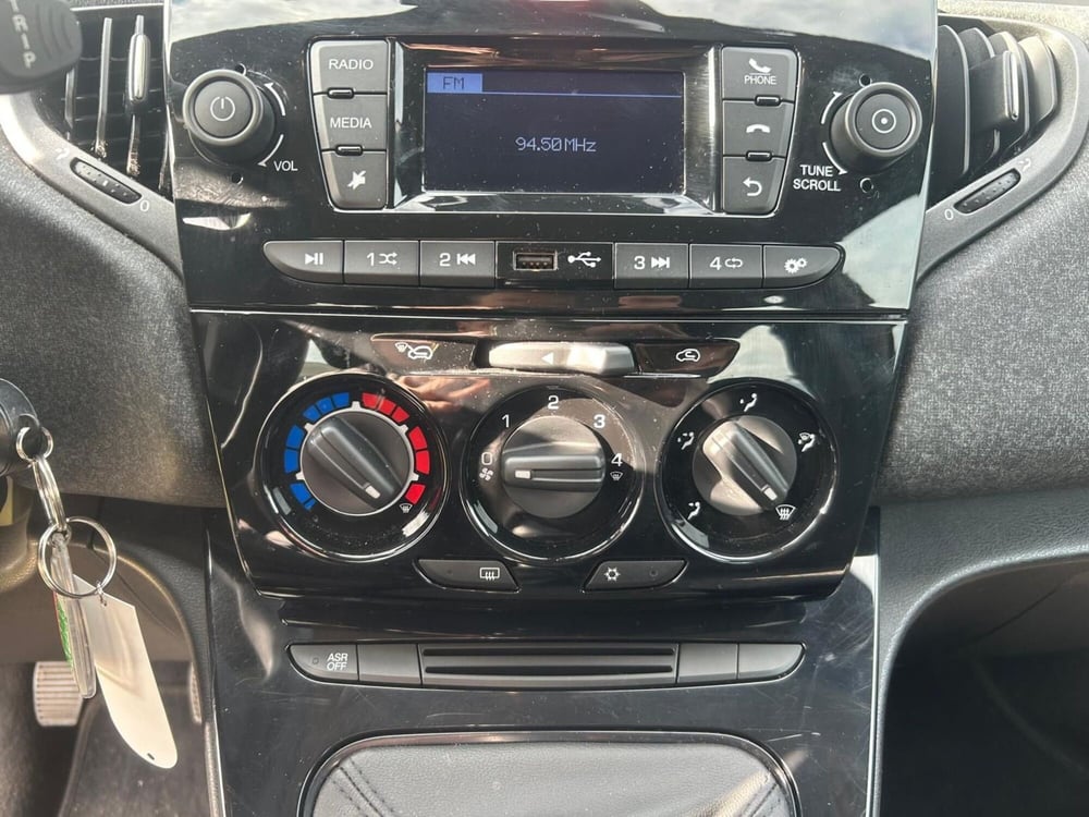 Lancia Ypsilon usata a Salerno (17)