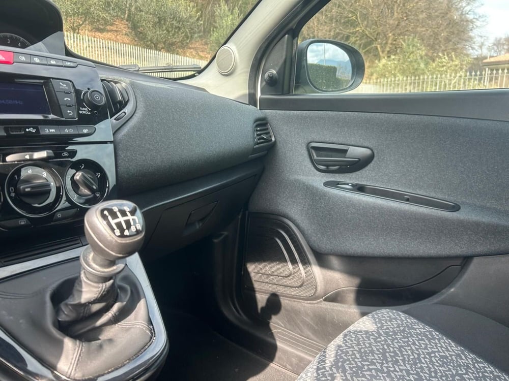 Lancia Ypsilon usata a Salerno (18)