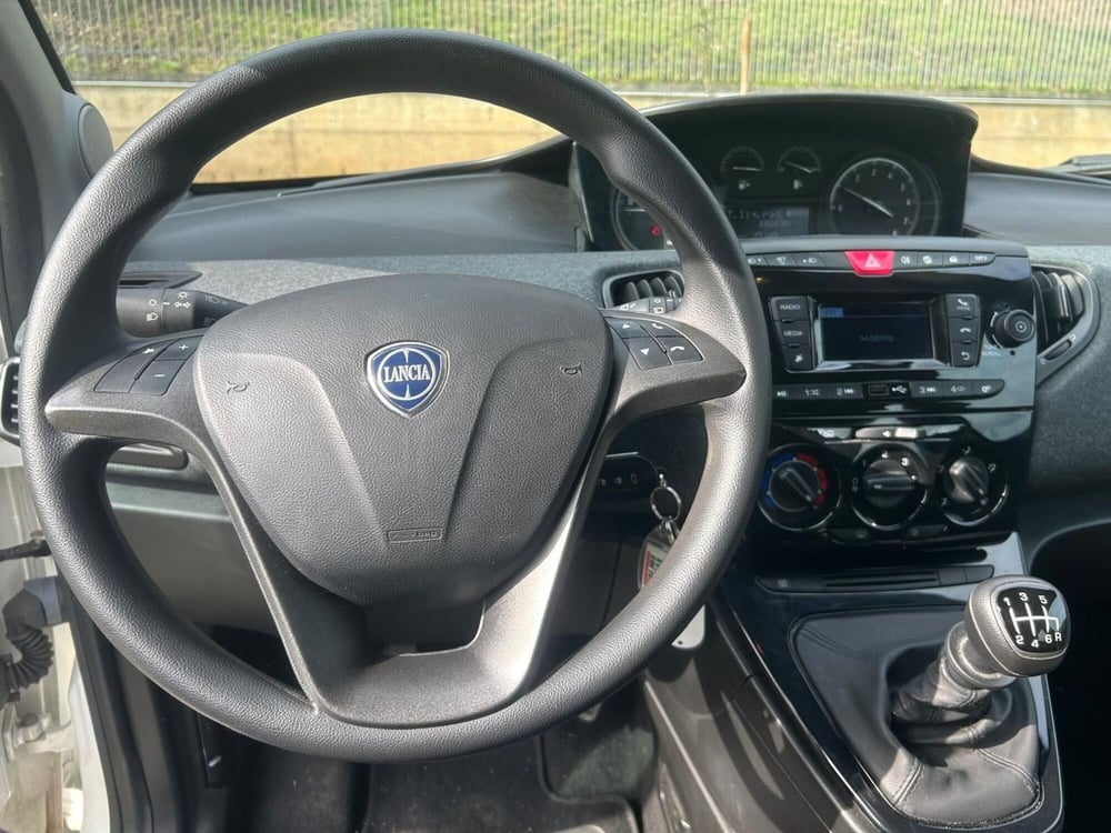 Lancia Ypsilon usata a Salerno (19)
