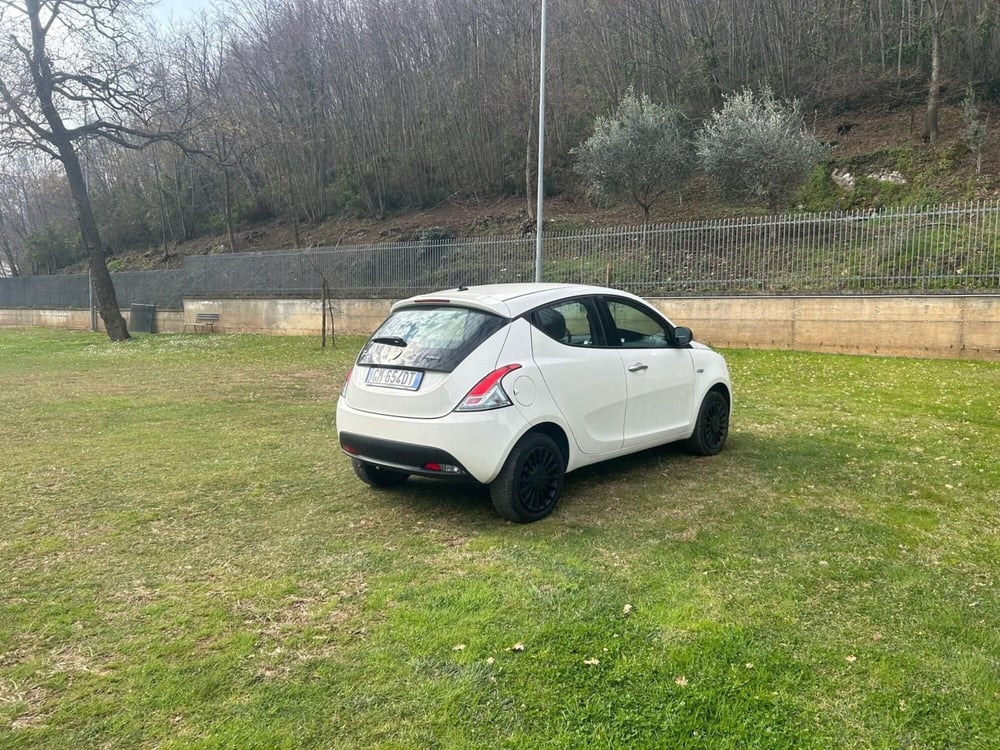 Lancia Ypsilon usata a Salerno (3)