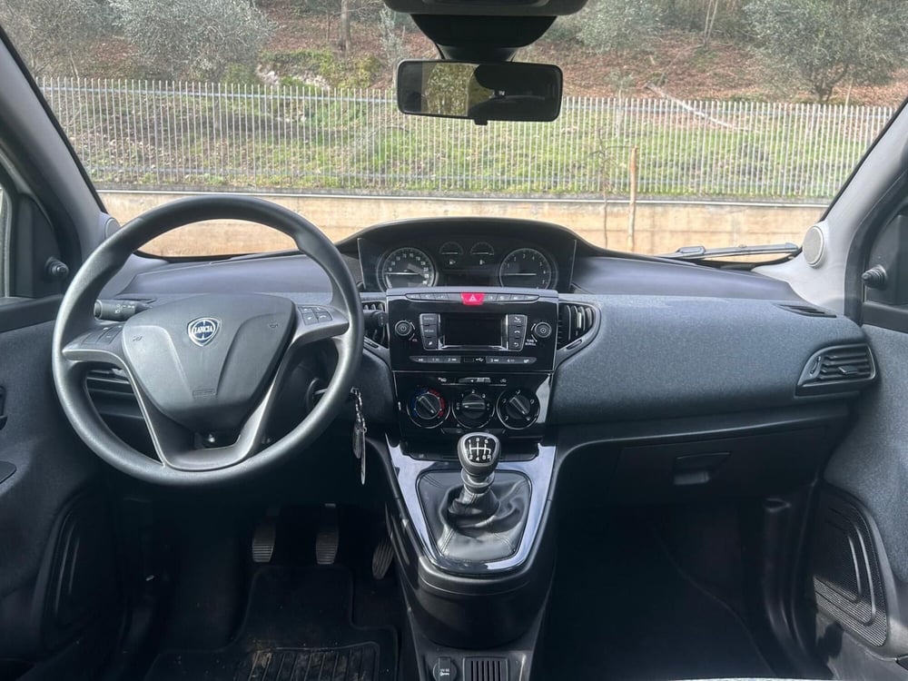 Lancia Ypsilon usata a Salerno (5)