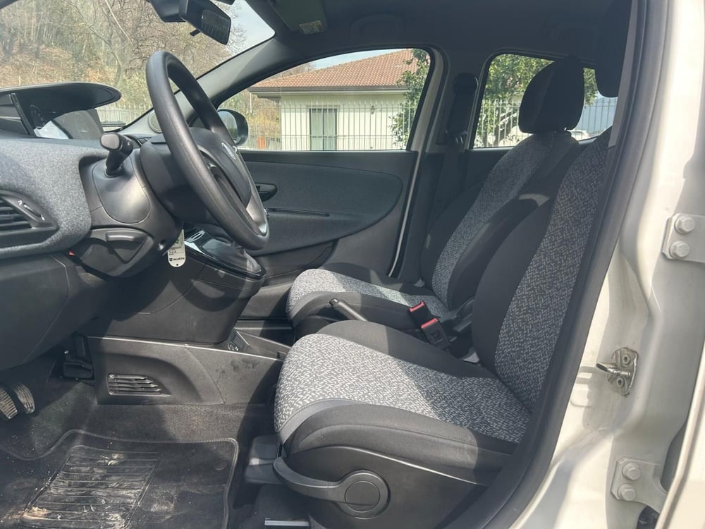 Lancia Ypsilon usata a Salerno (6)
