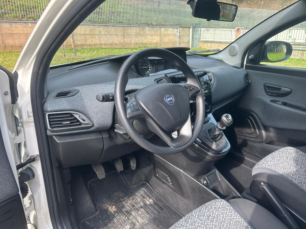 Lancia Ypsilon usata a Salerno (8)