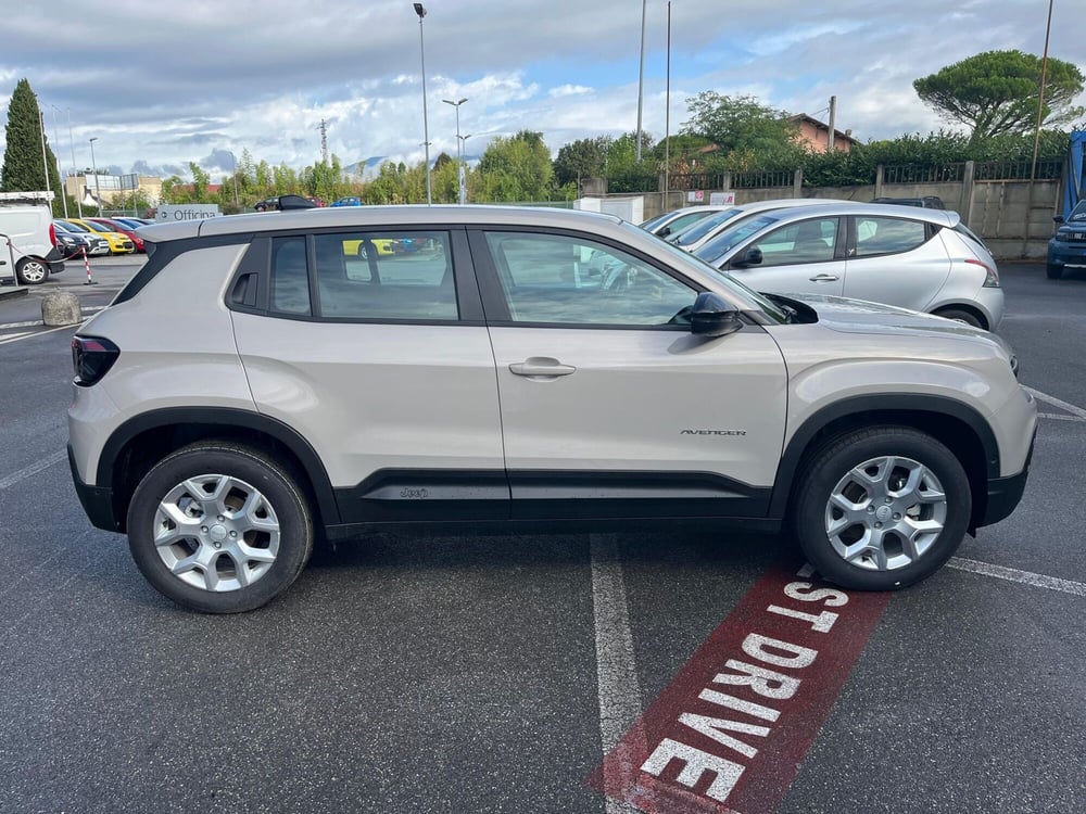Jeep Avenger nuova a Lucca (4)
