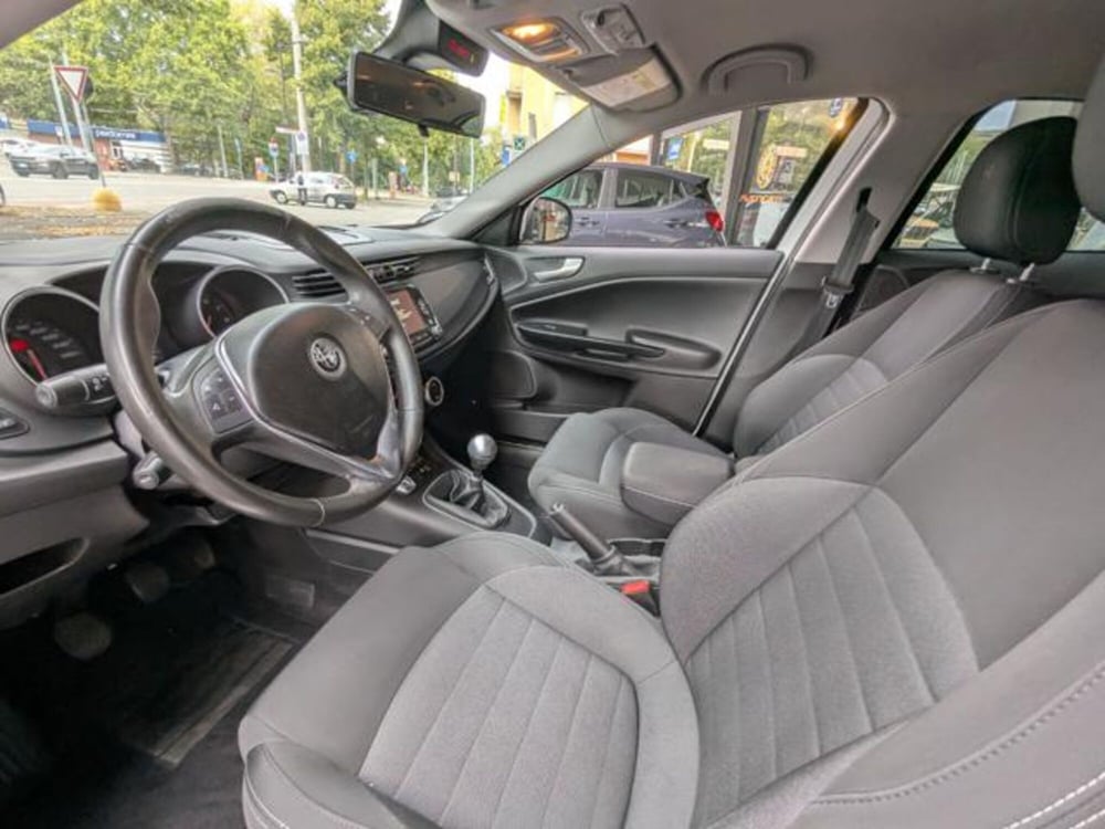 Alfa Romeo Giulietta usata a Parma (11)