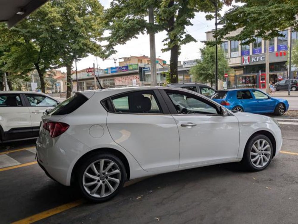Alfa Romeo Giulietta usata a Parma (7)