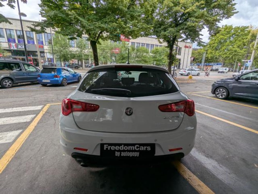 Alfa Romeo Giulietta usata a Parma (9)