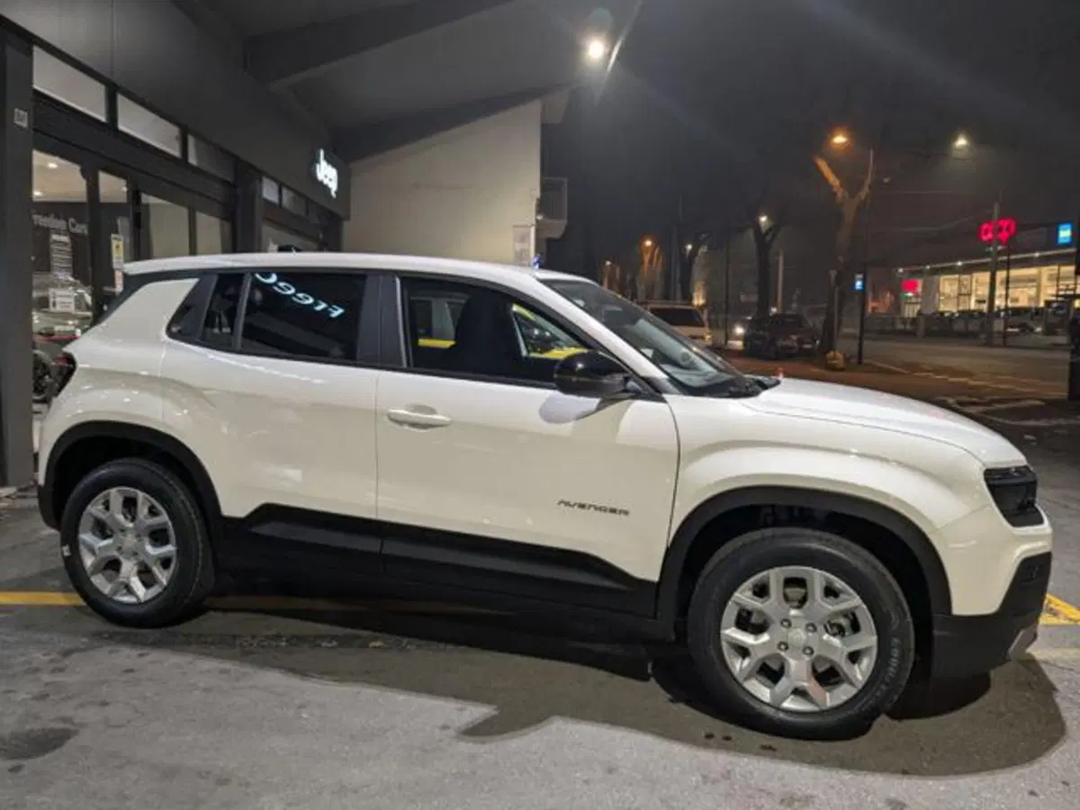 Jeep Avenger nuova a Parma (5)